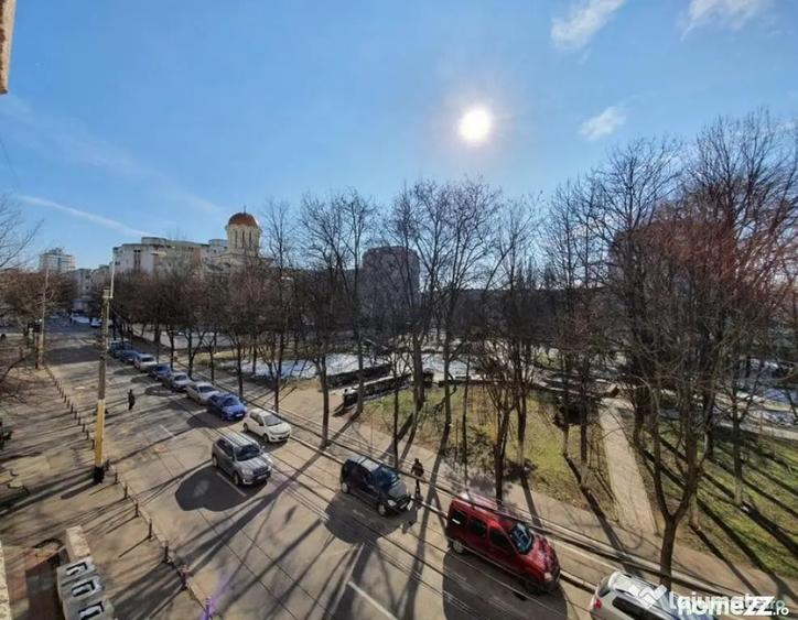 Apartament cu 3 camere decomandat în Tomis II