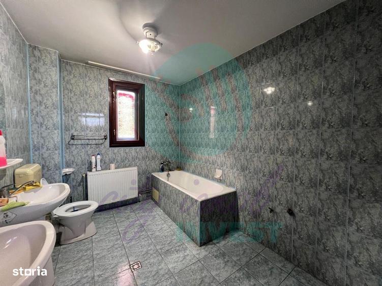 Casă cu 9 camere decomandat cu Canalizare în Ferentari