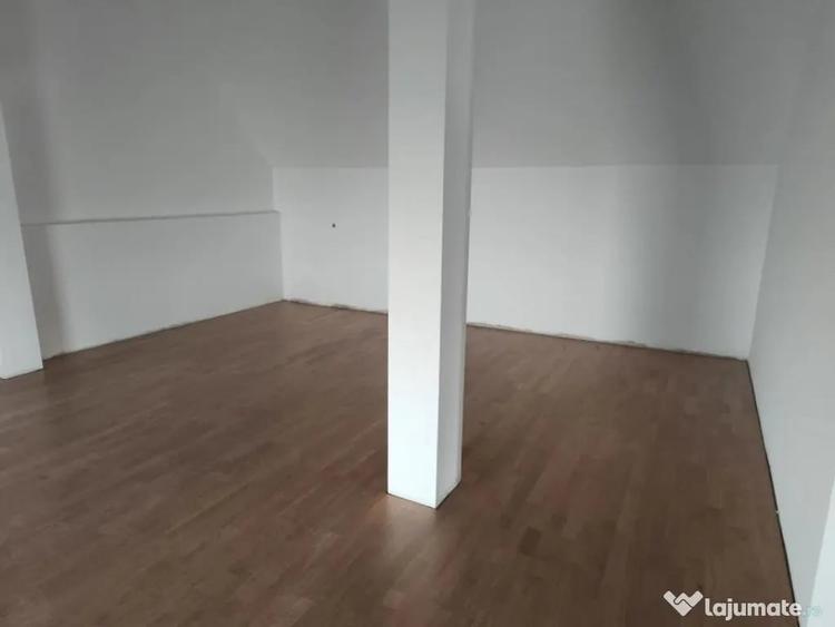 Casă cu 7 camere cu Teren 2500 Mp în Marginea