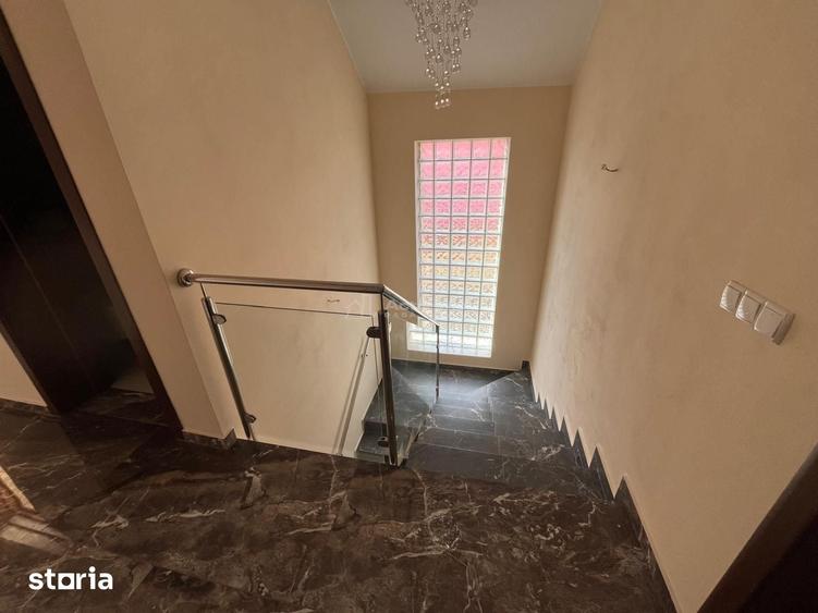 Casă cu 5 camere cu Teren 600 Mp în Central