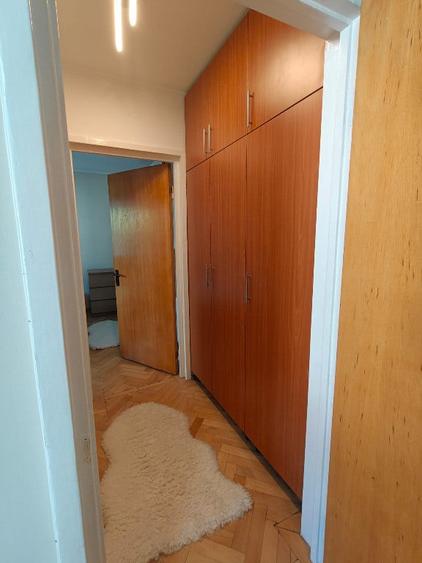Apartament cu 2 camere semidecomandat în Jiului