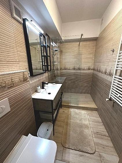 Apartament cu 4 camere în Unirii