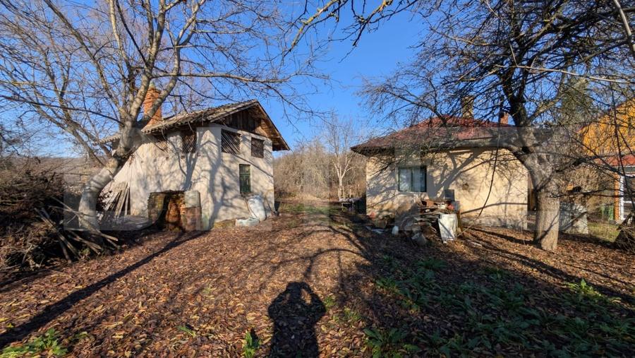 Casă individuală cu 2 camere cu Teren 2000 Mp în Găești