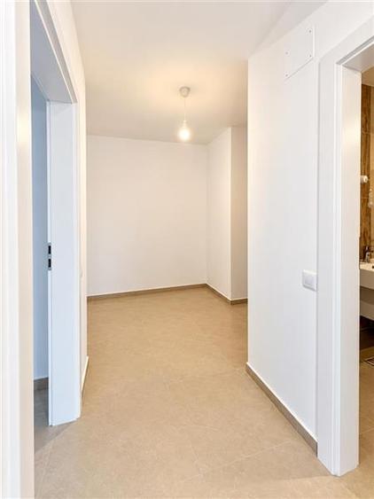 Apartament cu 2 camere decomandat, mobilat în Tractorul