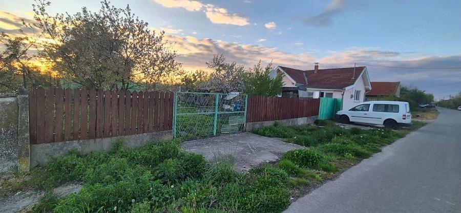 Casă cu 3 camere cu Teren 1900 Mp în Central