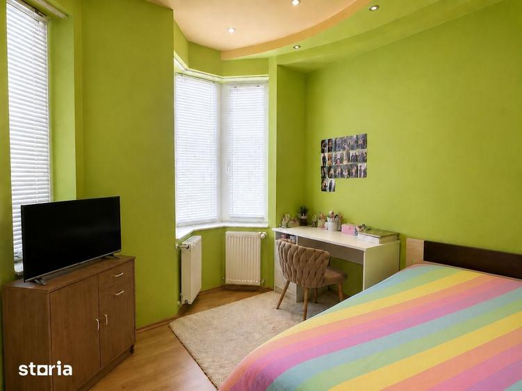 Casă cu 5 camere cu Teren 298 Mp în Rogerius