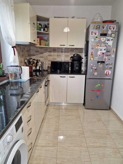 Casă cu 4 camere în Olteni