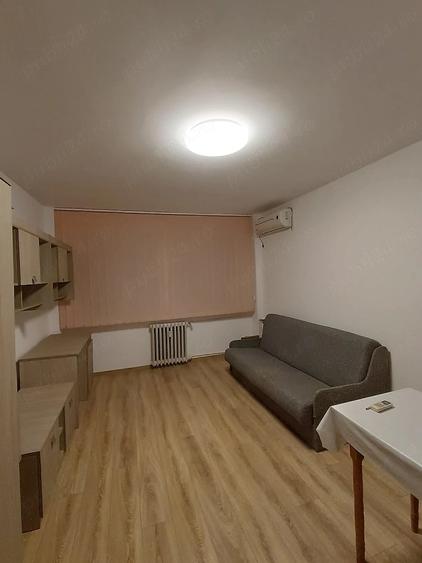 Garsonieră decomandată în Gară