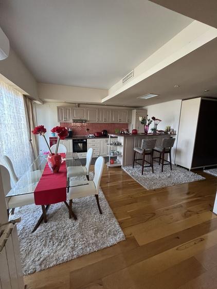 Apartament cu 3 camere decomandat, mobilat în Faleza Nord