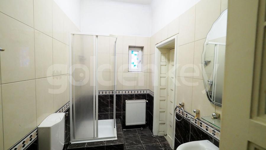 Casă individuală cu 10 camere cu Canalizare în Domenii