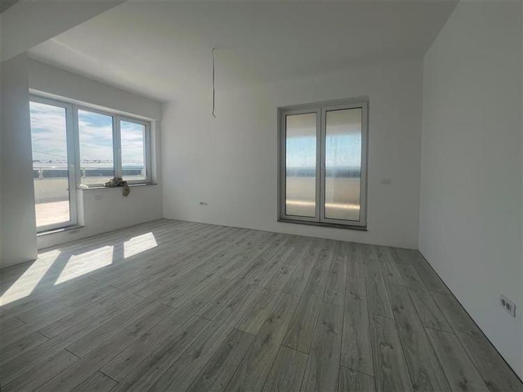Penthouse cu 4 camere decomandat în Galata