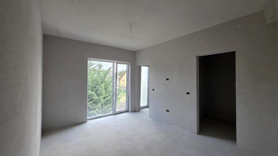 Duplex cu 4 camere cu Canalizare în Dumbrăvița