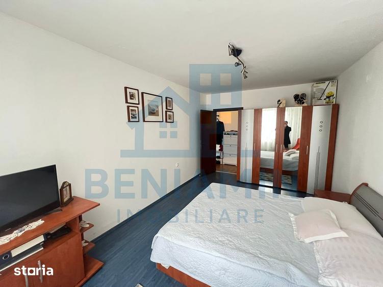 Apartament cu 3 camere semidecomandat în Astra
