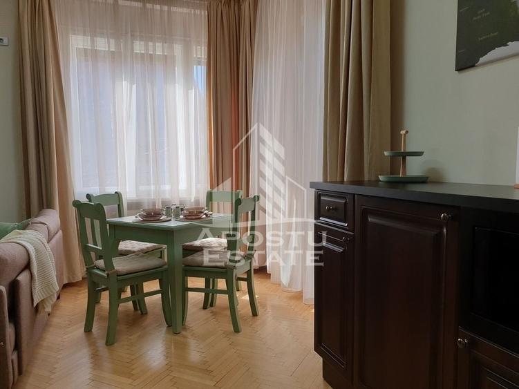 Apartament cu 3 camere semidecomandat, mobilat în Ultracentral