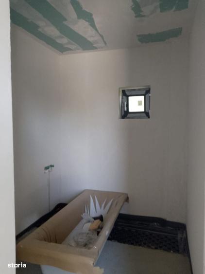 Casă cu 4 camere în Lacu Sărat