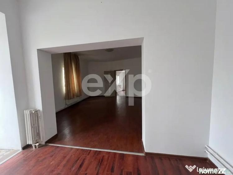 Casă cu 6 camere cu Teren 306 Mp în Central