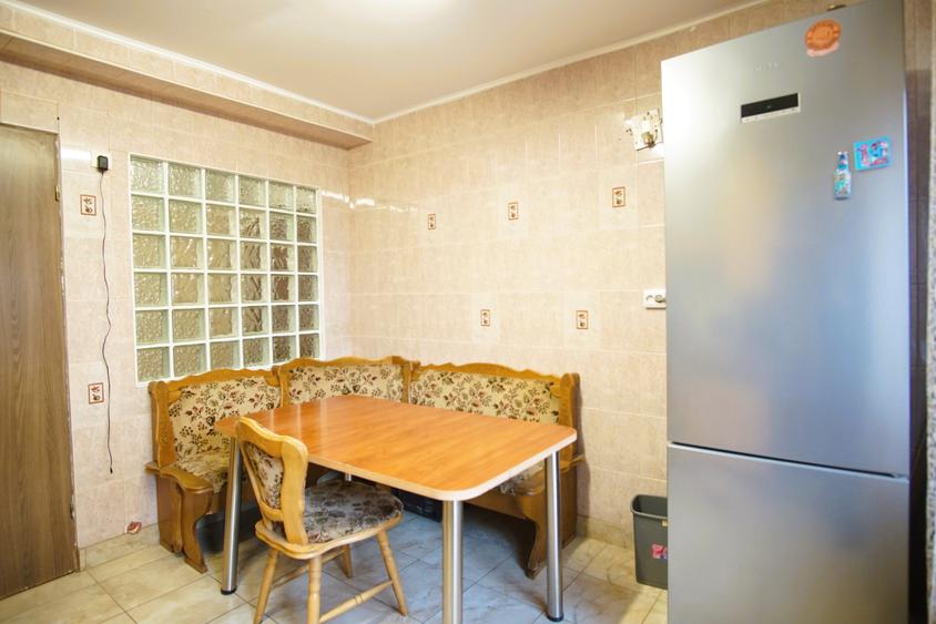 Apartament cu 3 camere decomandat în Sebastian