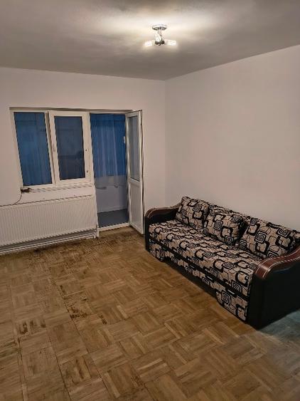 Apartament cu 2 camere semidecomandat, mobilat în Micro 11