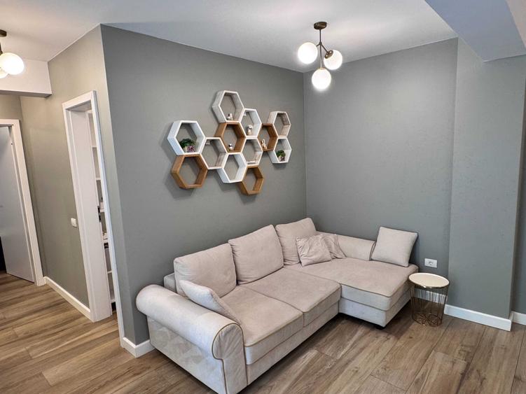 Apartament cu 2 camere semidecomandat în Girocului
