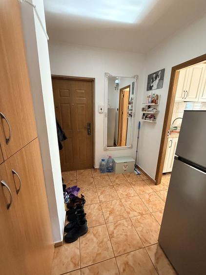 Apartament cu 3 camere semidecomandat în Exterior Vest