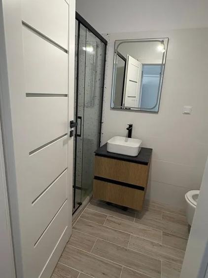Apartament cu 2 camere semidecomandat, mobilat în Florești