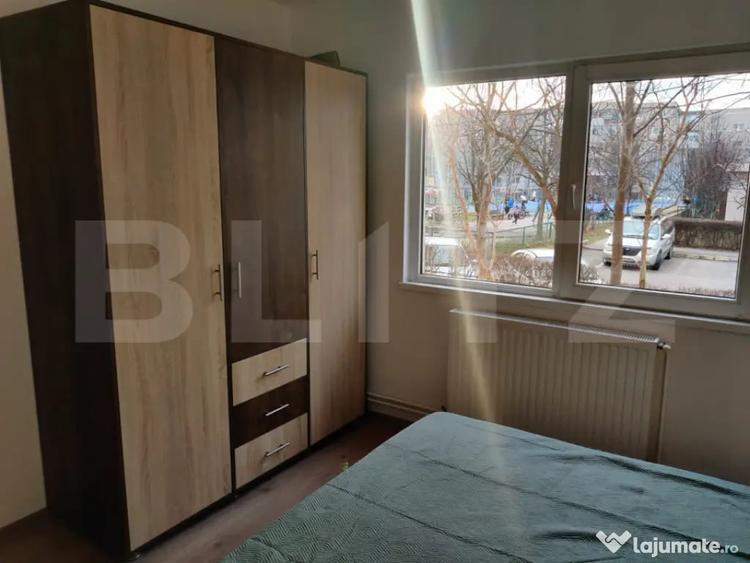Apartament cu 3 camere decomandat în Tractorul