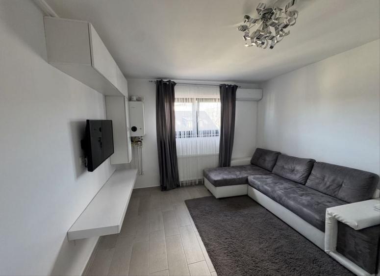 Apartament cu 3 camere decomandat în Exterior Vest