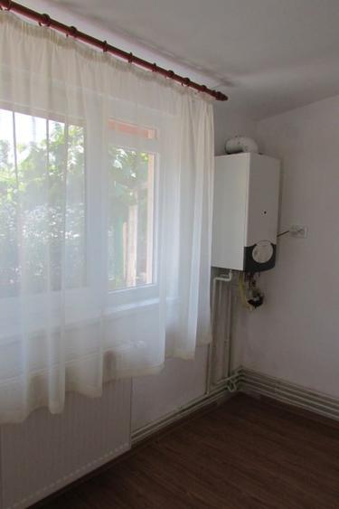Casă individuală cu 3 camere cu Canalizare în Lunei
