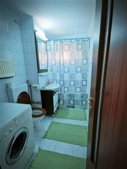Apartament cu 3 camere decomandat, mobilat în Lipovei