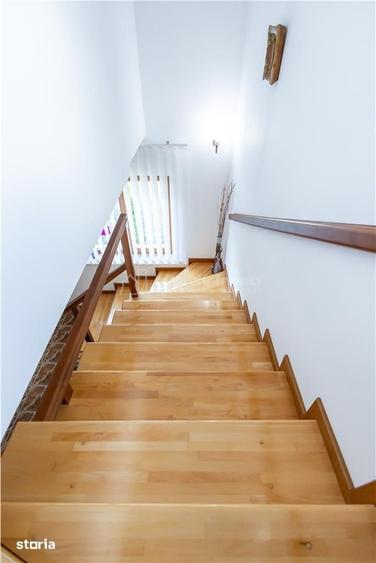 Casă cu 7 camere cu Teren 4391 Mp în Băbana