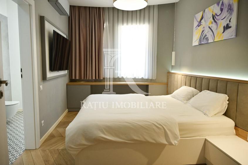Casă individuală cu 9 camere cu Canalizare în Sânmartin