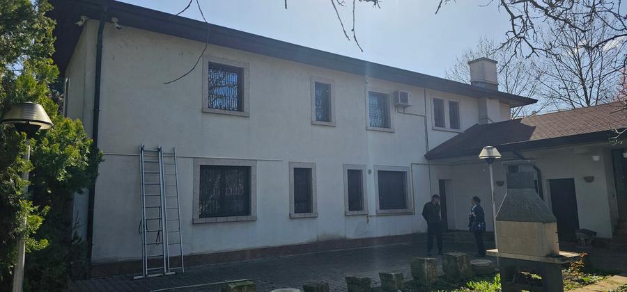 Casă individuală cu 7 camere cu Canalizare în Balotești