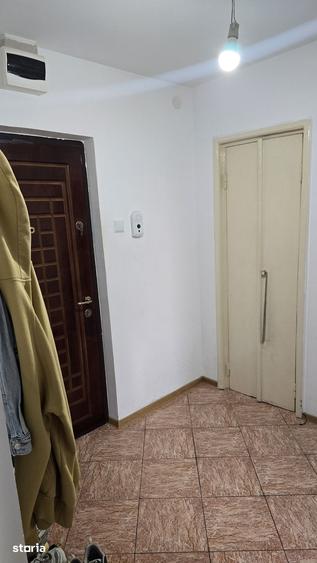 Apartament cu 3 camere în Micro 17