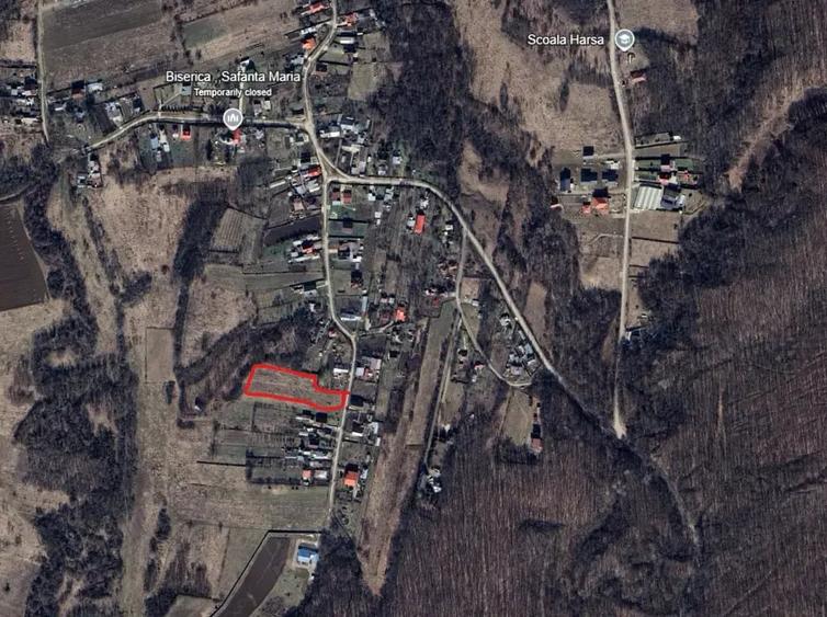 Teren de 4400 mp, în Hârsa