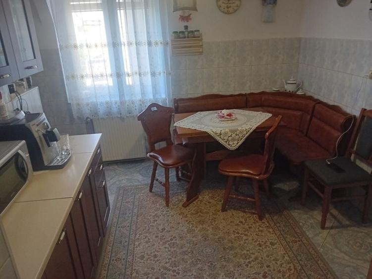 Apartament cu 4 camere decomandat în Calea Romanului