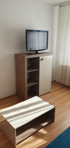 Garsonieră decomandată în Vest