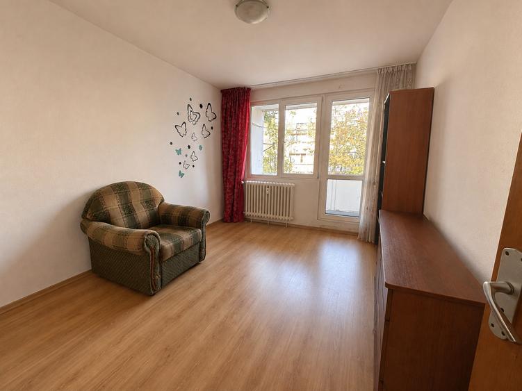 Apartament cu 3 camere semidecomandat în Drumul Taberei