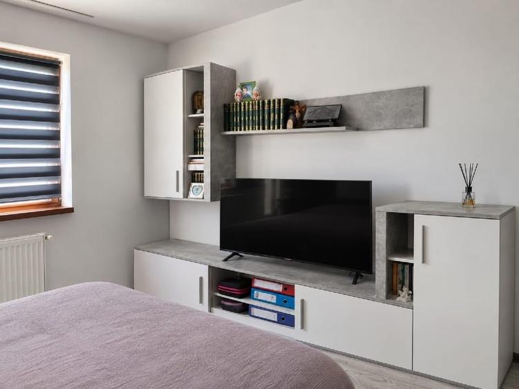 Apartament cu 3 camere semidecomandat, mobilat în Gușterița