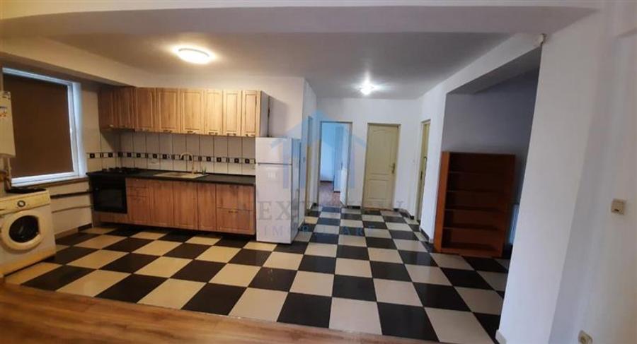 Apartament cu 3 camere decomandat în Zorilor