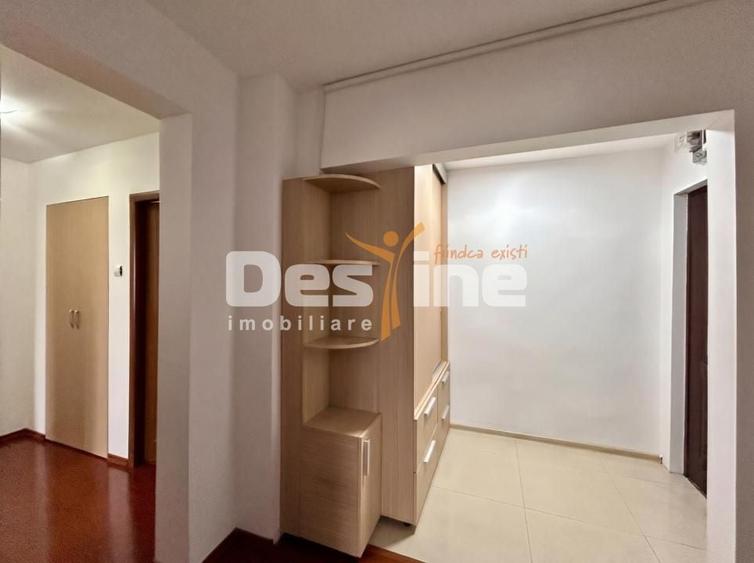 Apartament cu 3 camere decomandat, mobilat în Malu Roșu