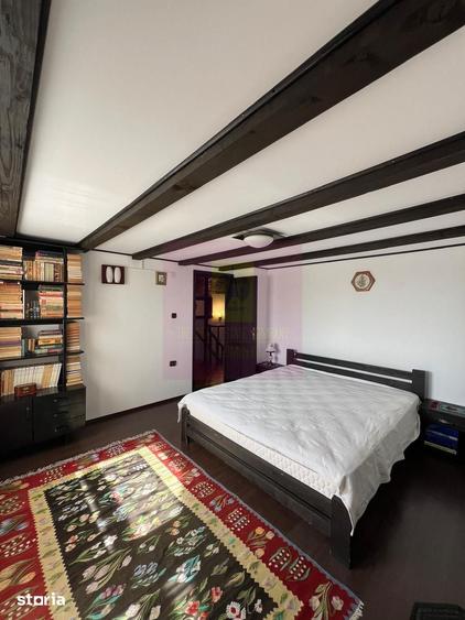 Casă cu 6 camere cu Teren 1593 Mp în Central