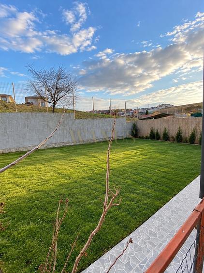 Duplex cu 5 camere cu Canalizare în Dezmir