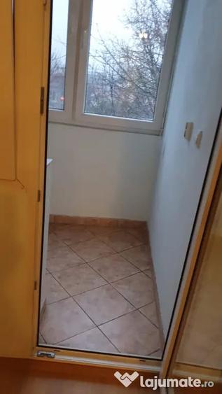 Garsonieră semidecomandată în Apărătorii Patriei