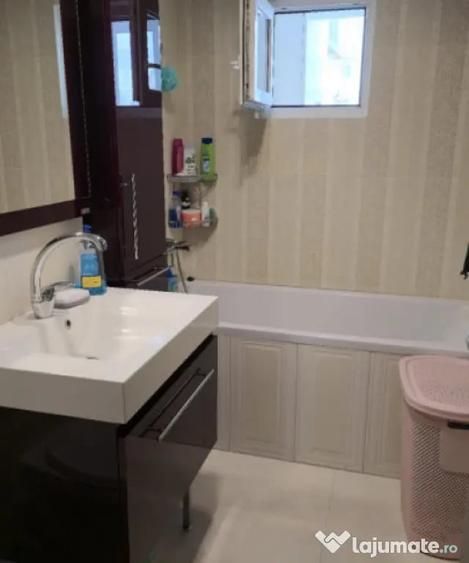 Apartament cu 3 camere decomandat în Mărăști