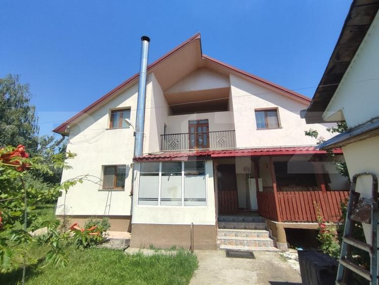 Casă individuală cu 8 camere cu Canalizare în Cătămărești-Deal