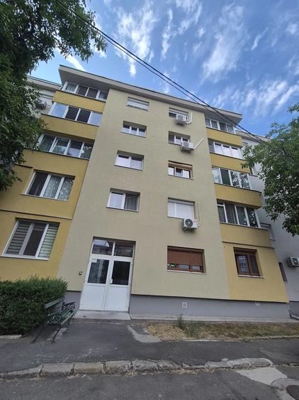 Apartament cu 3 camere decomandat în Rogerius