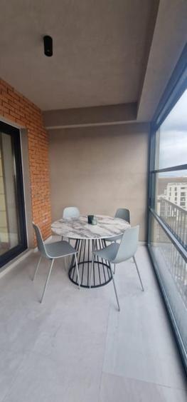 Apartament cu 2 camere semidecomandat, mobilat în Sisești