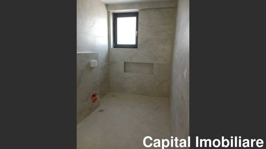 Apartament cu 3 camere decomandat în Micro 14