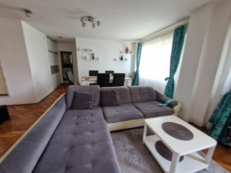 Apartament cu 3 camere decomandat în Circumvalațiunii