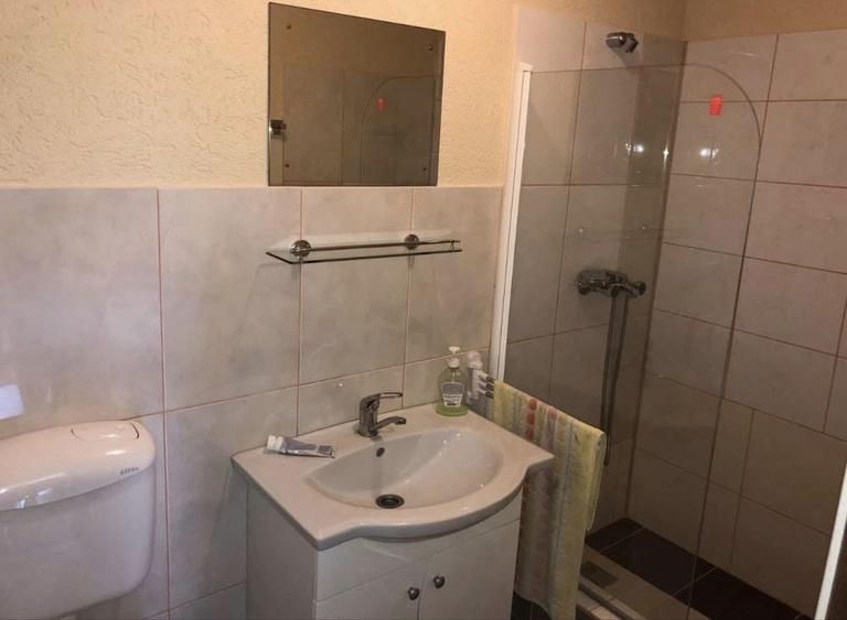 Casă cu 2 camere în Central